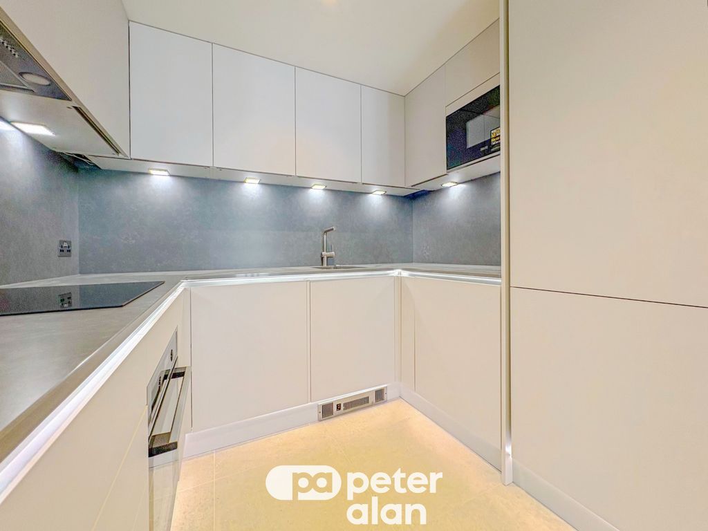 Property photo 3 of 18 Kitchen