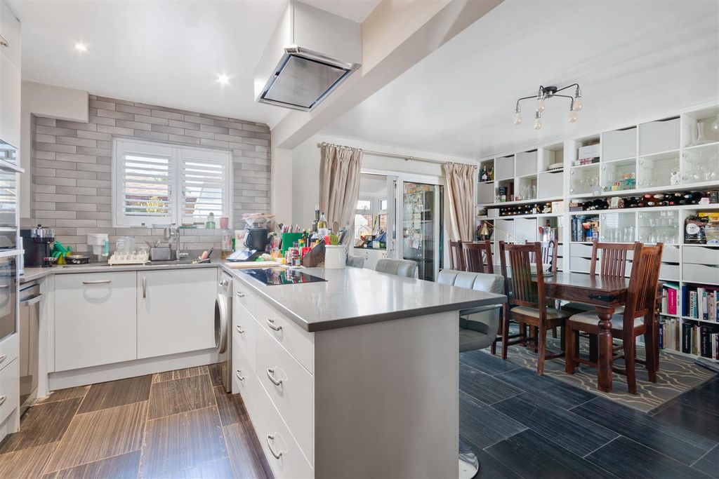Property photo 3 of 12 Botsford Road