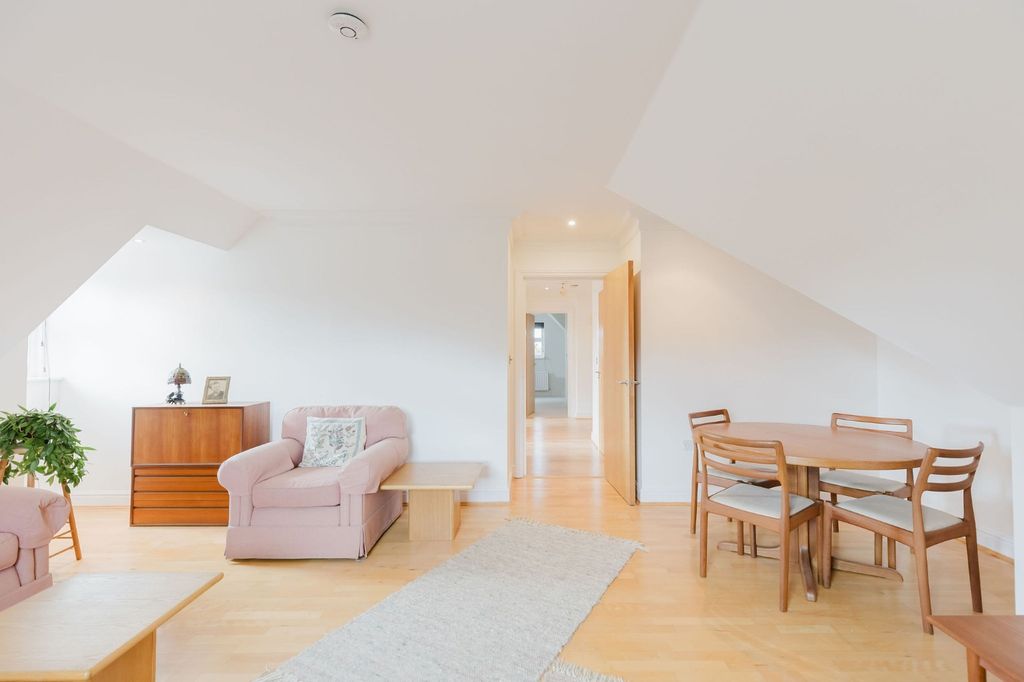 Property photo 2 of 11 4520311