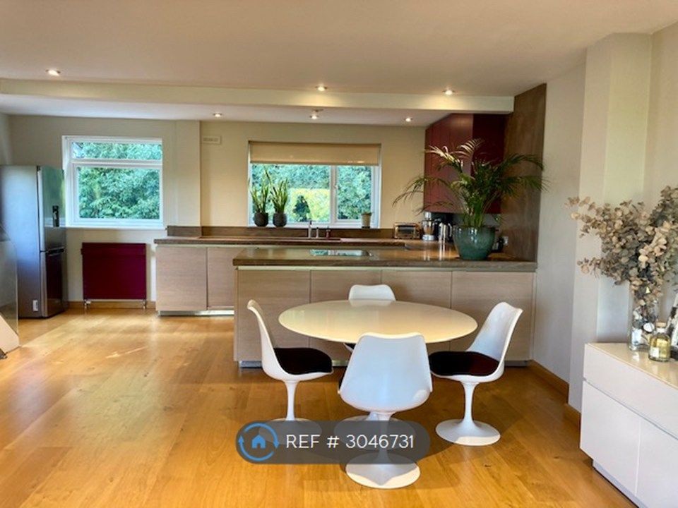 Property photo 1 of 21 Open Plan Modern Kitchen