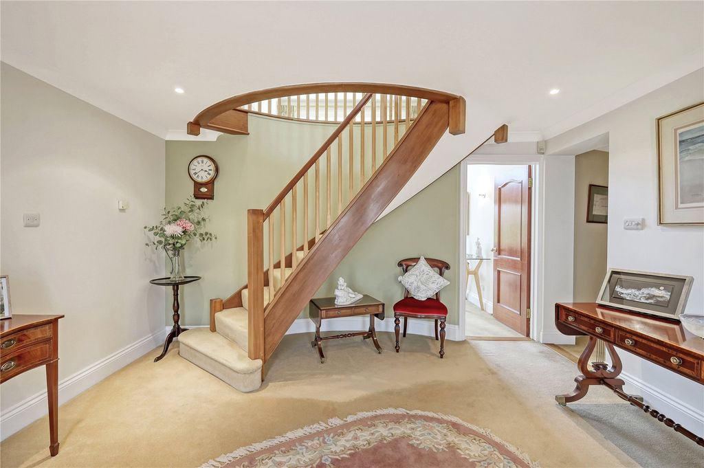 Property photo 3 of 27 Hall