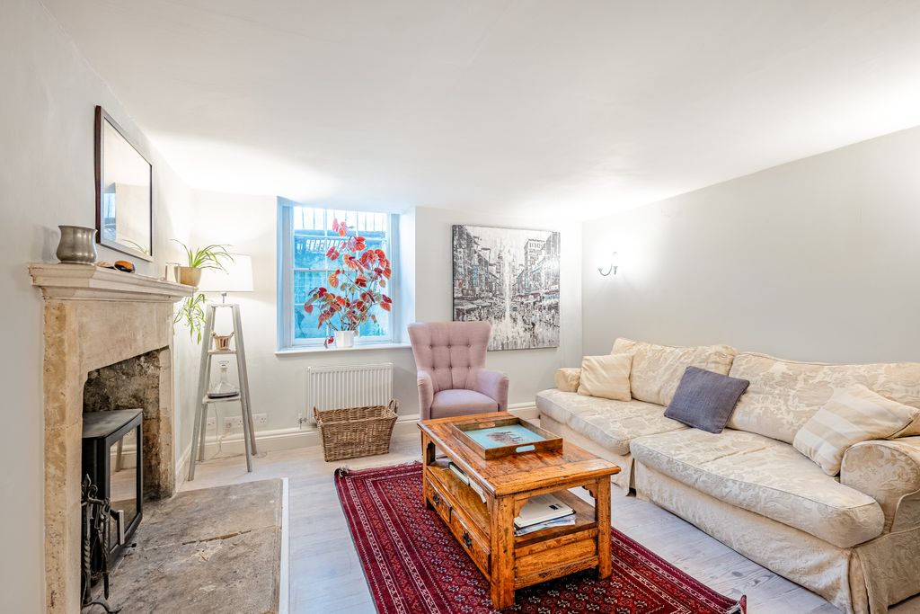 Property photo 3 of 15 Sitting Room