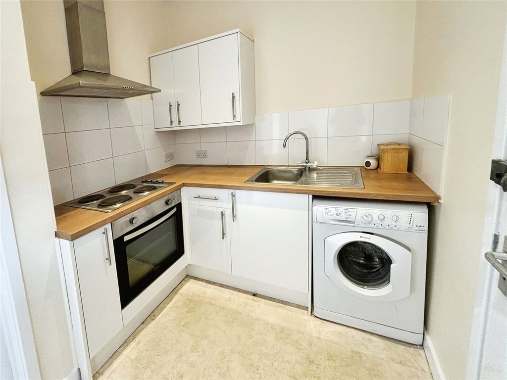 Property photo 3 of 9 Kitchen