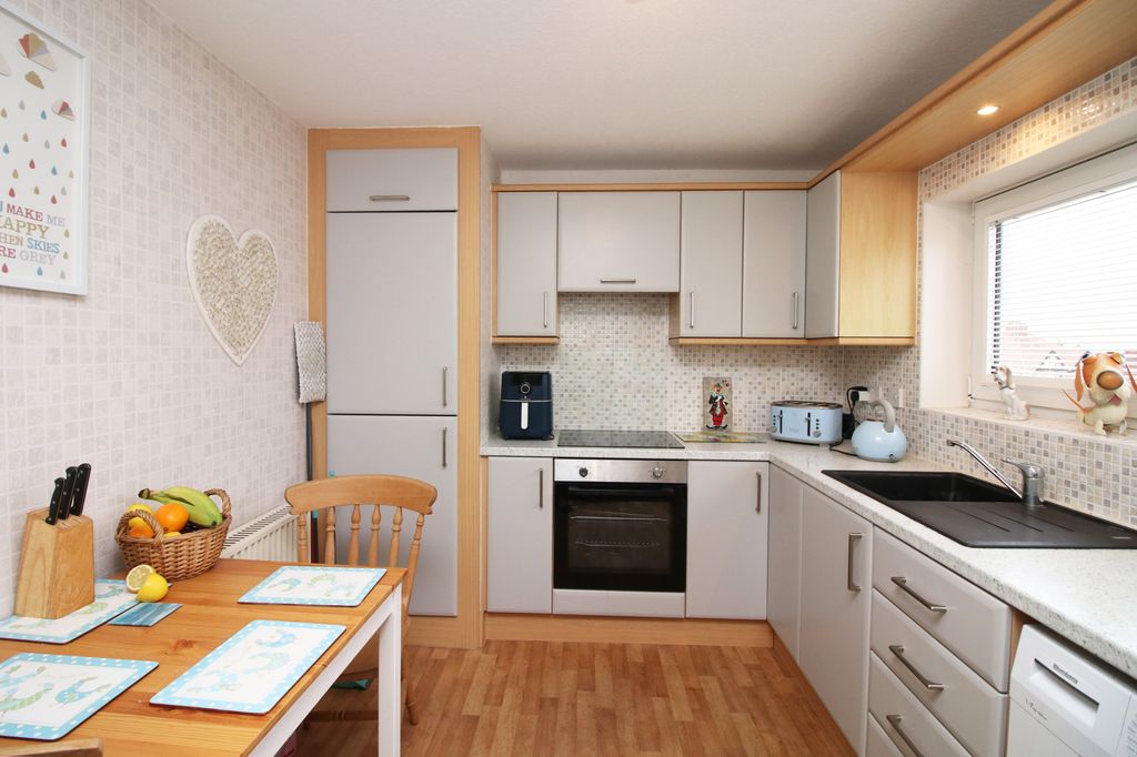 Property photo 3 of 16