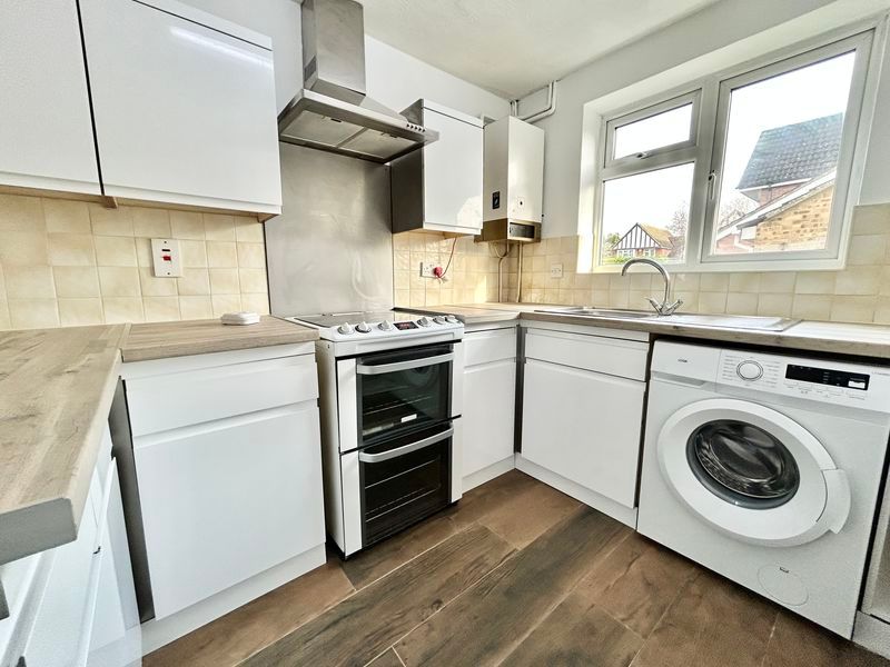 Property photo 3 of 11 Kitchen