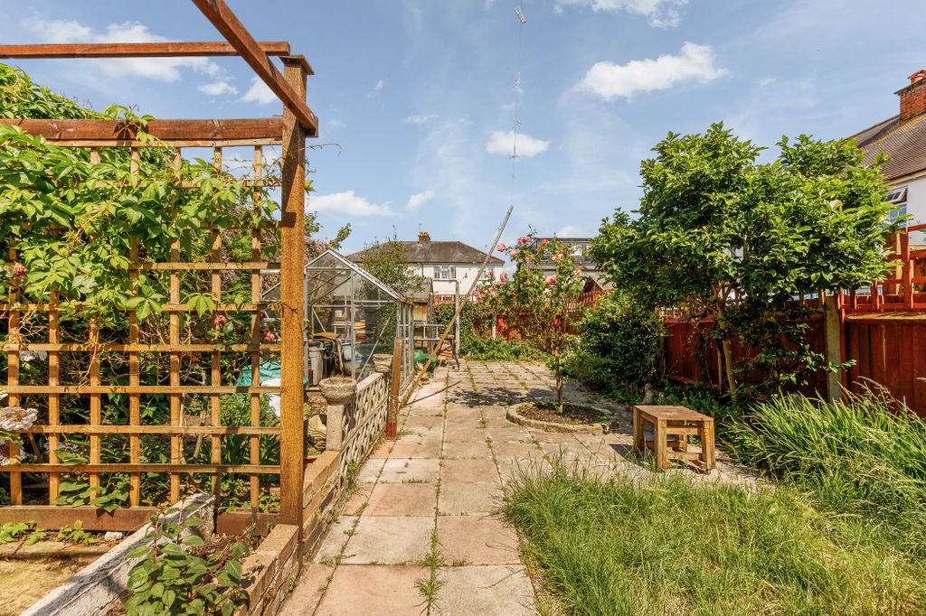 Property photo 3 of 11 Rose Gardens (10)
