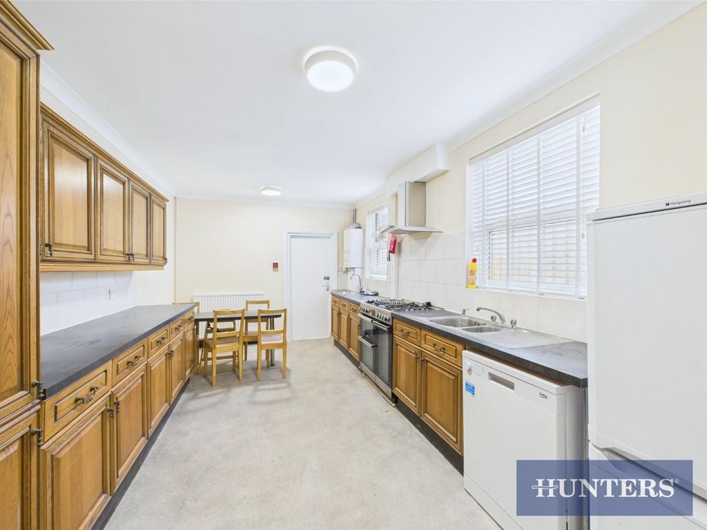 Property photo 3 of 21 Cam05333G0-Pr0082-Still007.Jpg