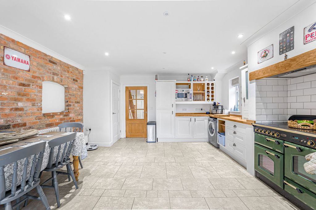 Property photo 3 of 25