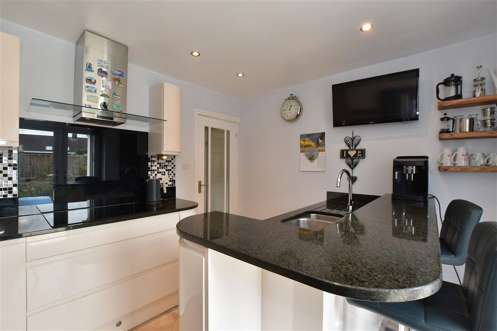 Property photo 2 of 14 Kitchen/Breakfast Room