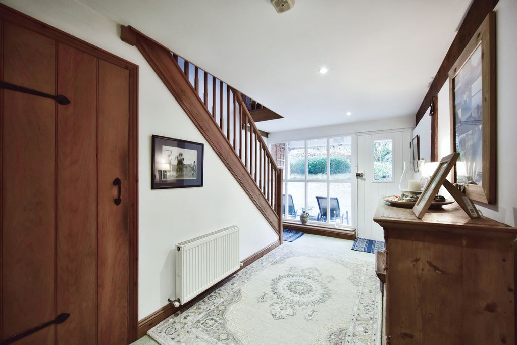 Property photo 1 of 17 Entrance Hall