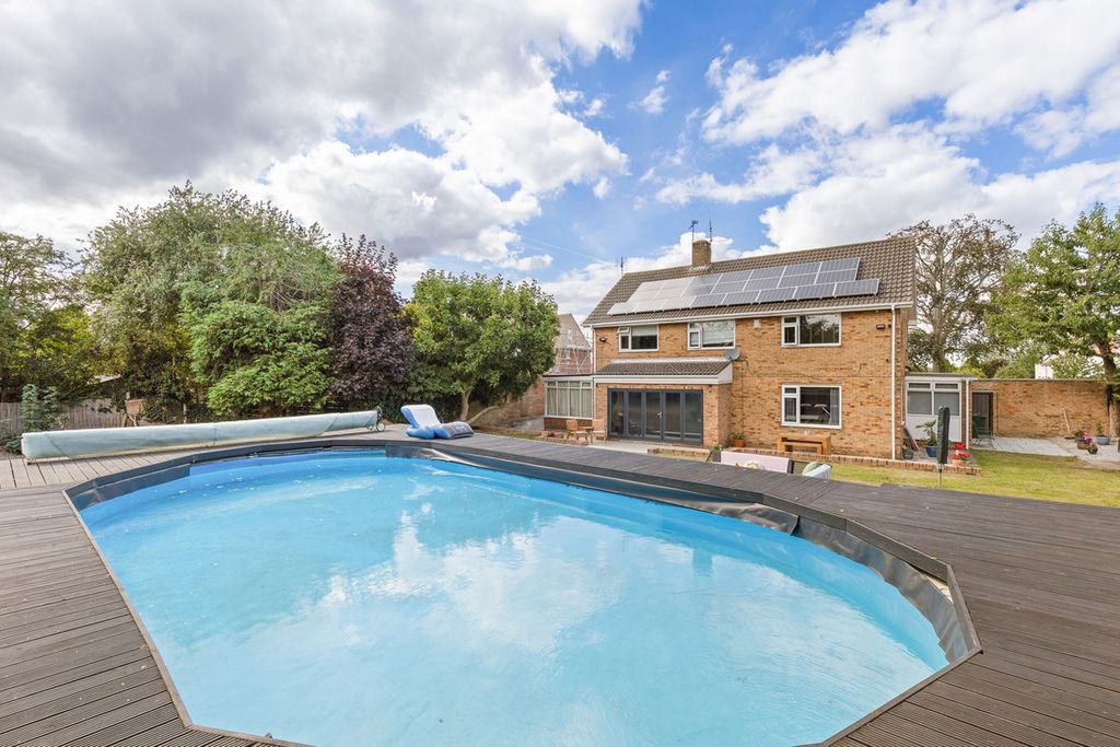 Property photo 1 of 34