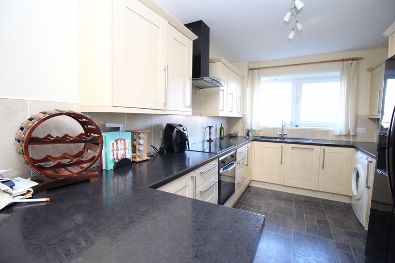 Property photo 2 of 11 Kitchen/Breakfast