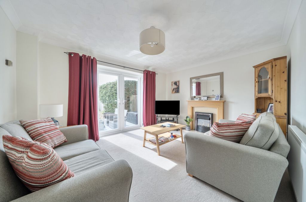 Property photo 2 of 11 1458572-11-6A06Ec...