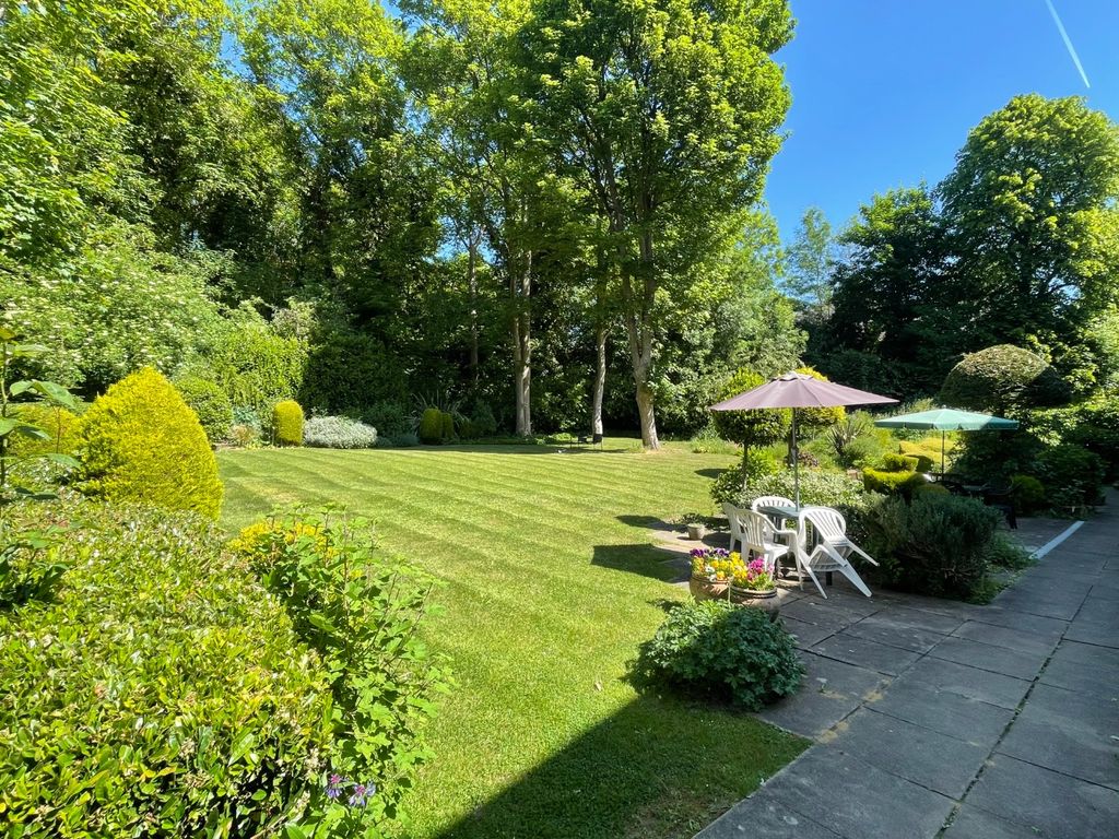 Property photo 2 of 9 4221011