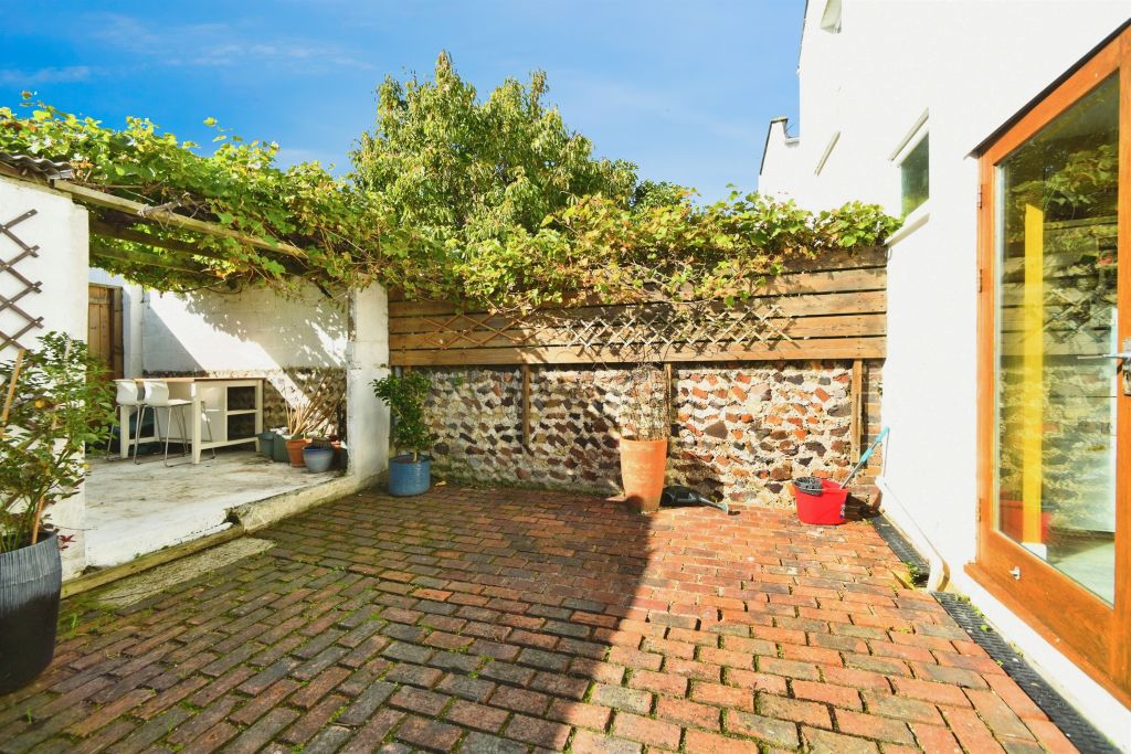 Property photo 3 of 17