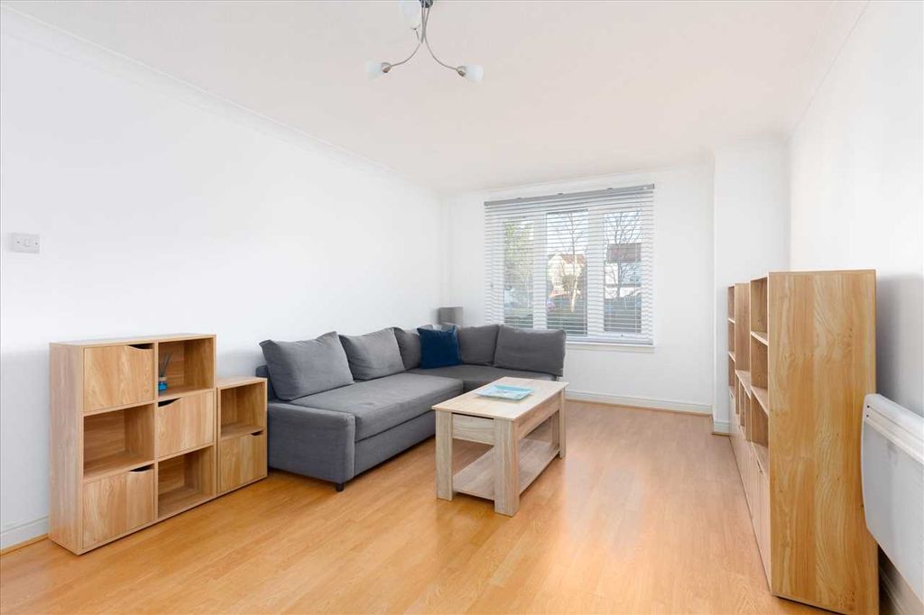 Property photo 2 of 11 Lounge /