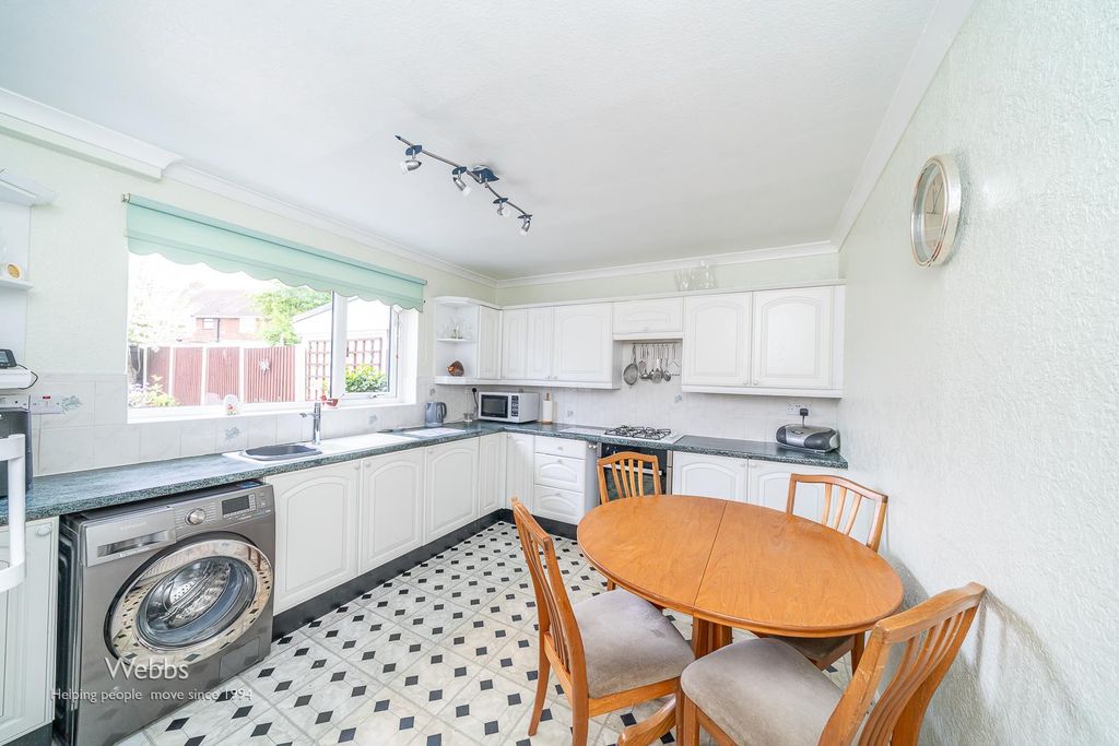 Property photo 3 of 30 Â© Webbs Estate Agents Â© (67 Of 124).Jpg