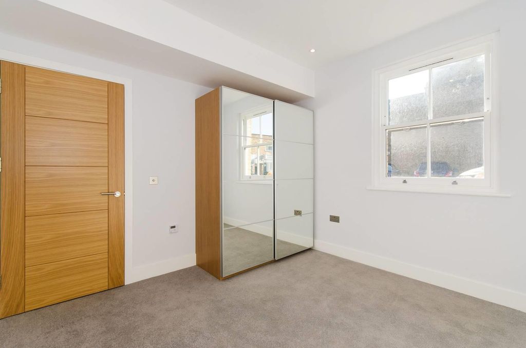 Property photo 3 of 9 Helliwell &amp; Co.