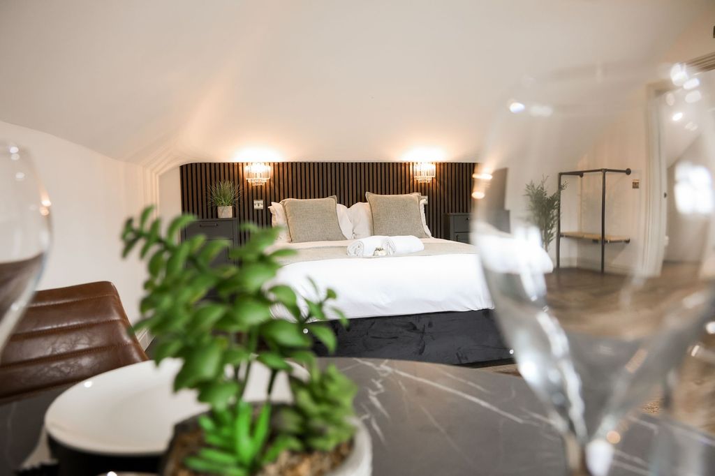 Property photo 2 of 12 Stylish Double Bedroom With Modern Headboard...