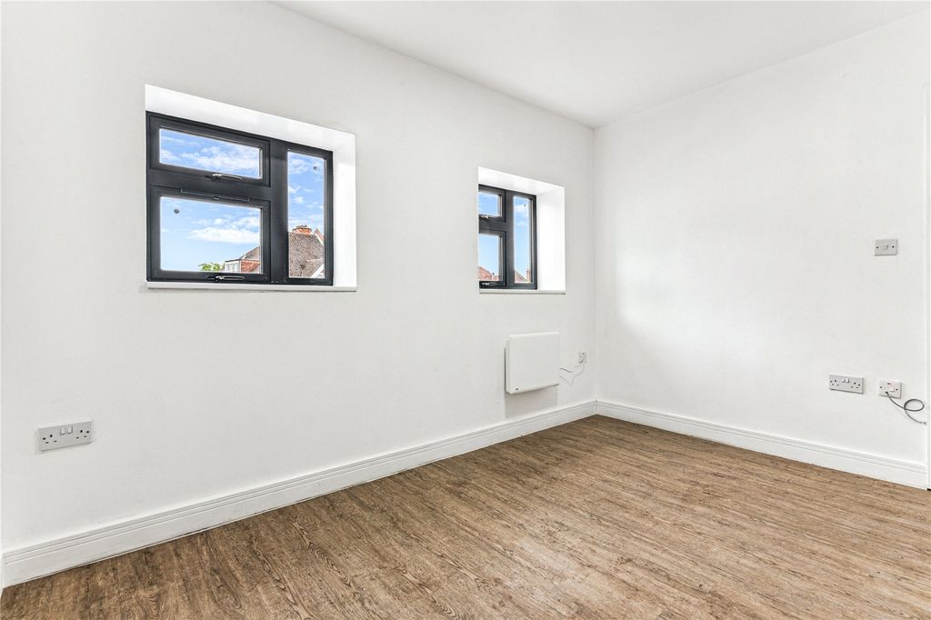 Property photo 2 of 19 Picture No. 02