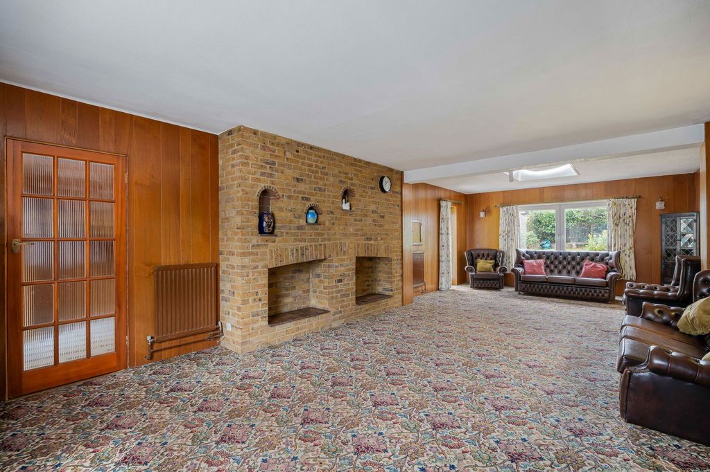 Property photo 2 of 18