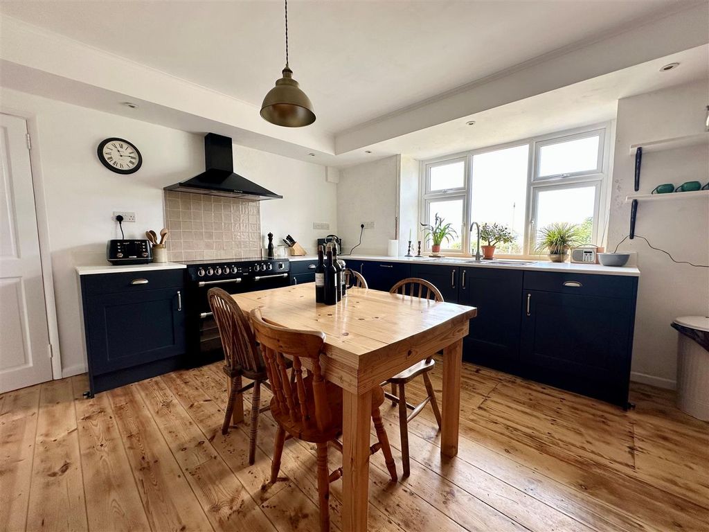 Property photo 3 of 30 Kitchen 2.Jpg