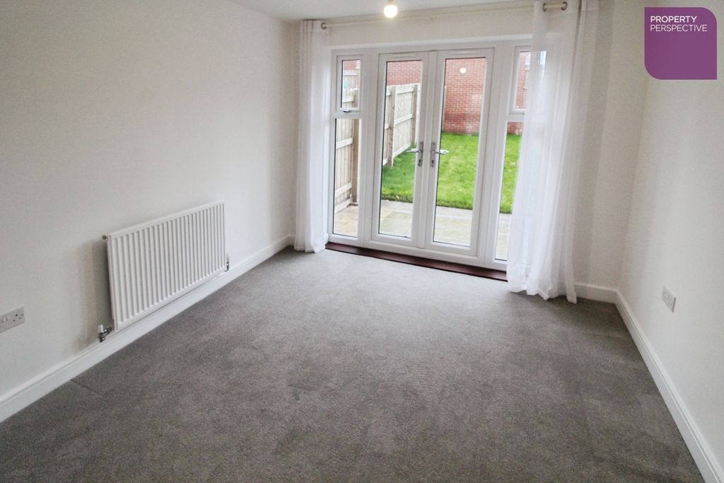 Property photo 3 of 18 Dining Room