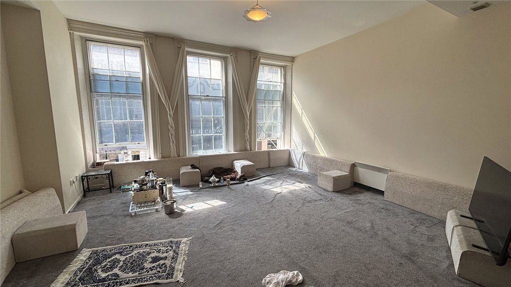 Property photo 3 of 11 Picture No. 12