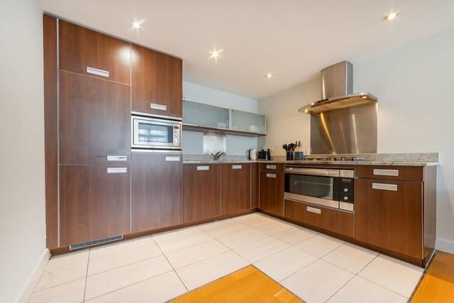 Property photo 3 of 11 Kitchen