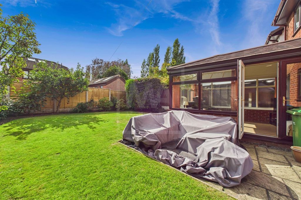 Property photo 3 of 17 Garden