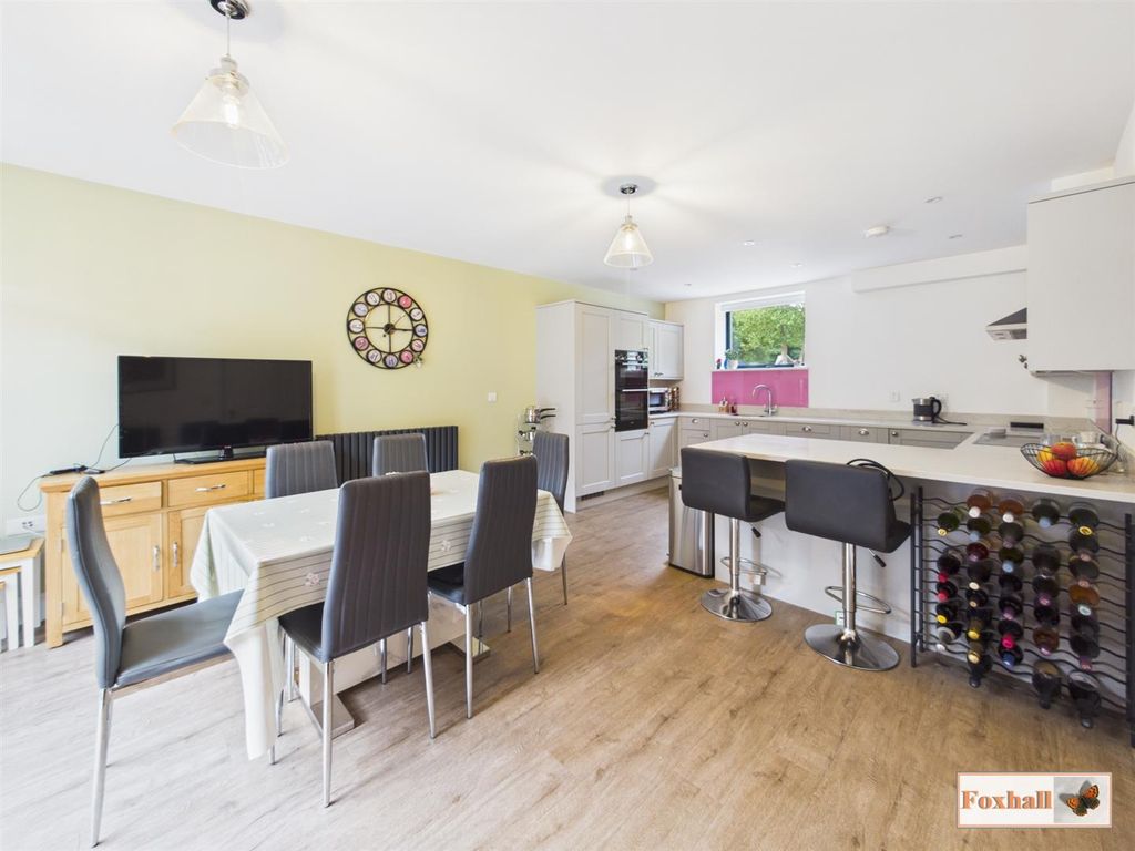 Property photo 2 of 40 Kitchen / Diner
