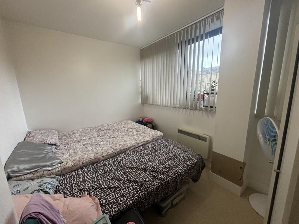 Property photo 2 of 6 Bedroom