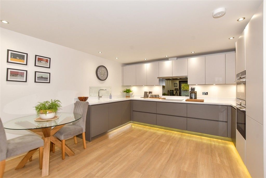 Property photo 3 of 13 Lounge/ Kitchen