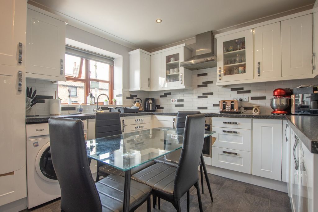 Property photo 3 of 17 4210225