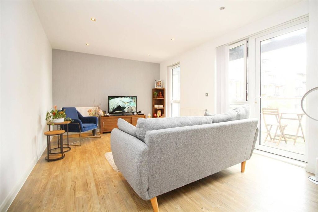 Property photo 2 of 9