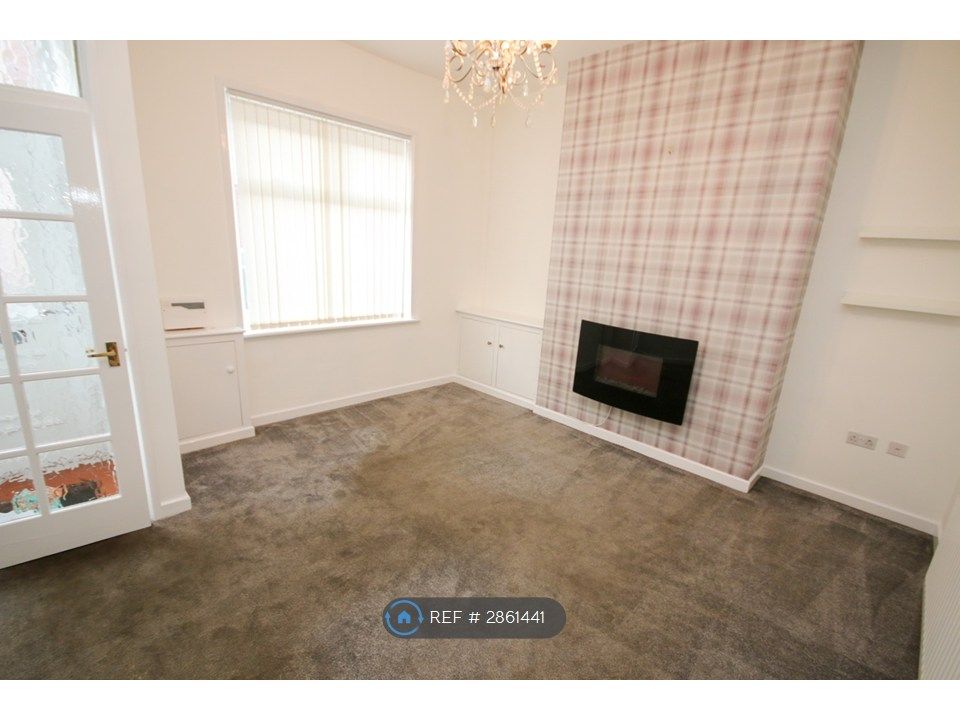 Property photo 3 of 8 Lounge