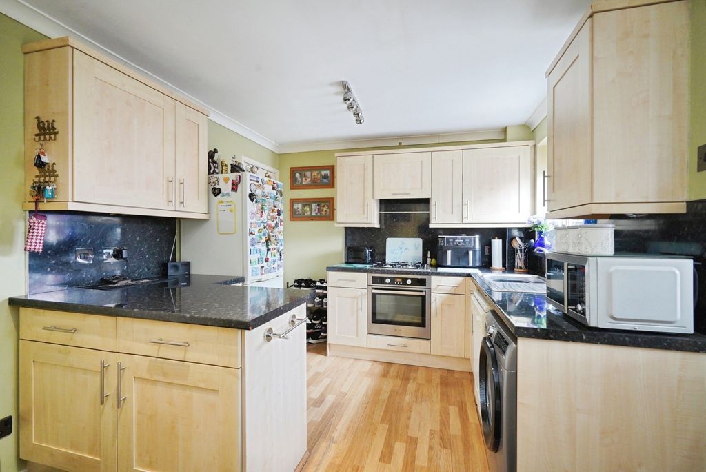 Property photo 3 of 15 Kitchen