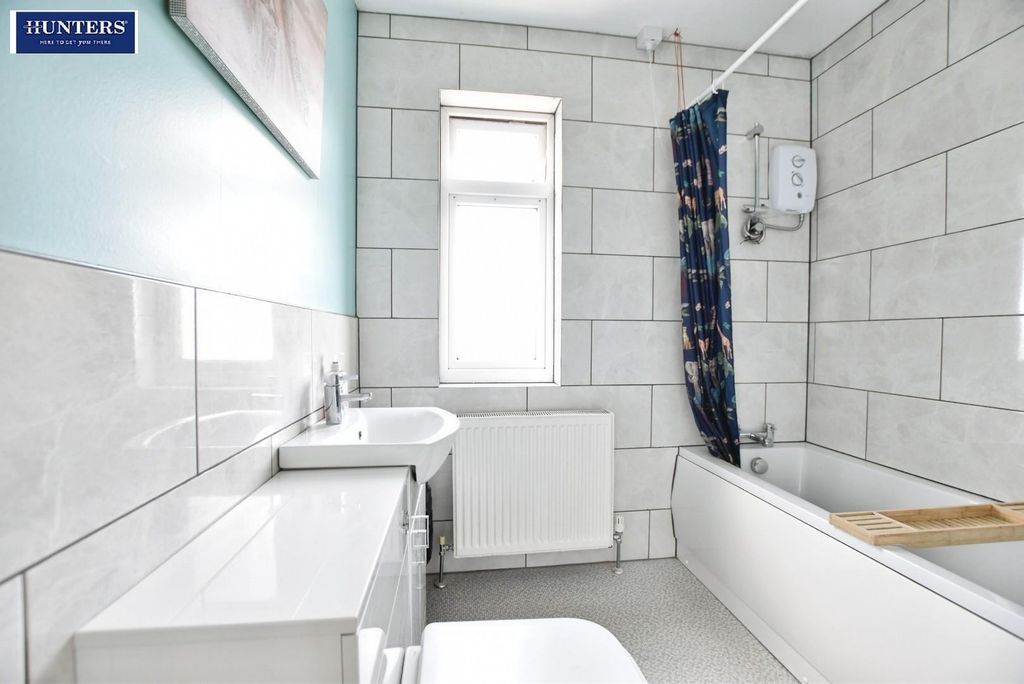 Property photo 3 of 17 Bathroom