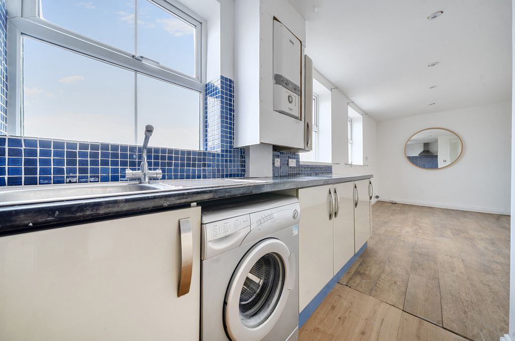 Property photo 3 of 8 1362831-7-68Ecf83...