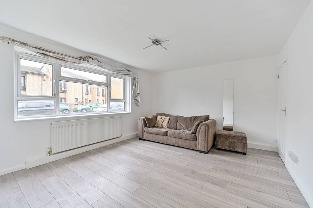 Property photo 2 of 6