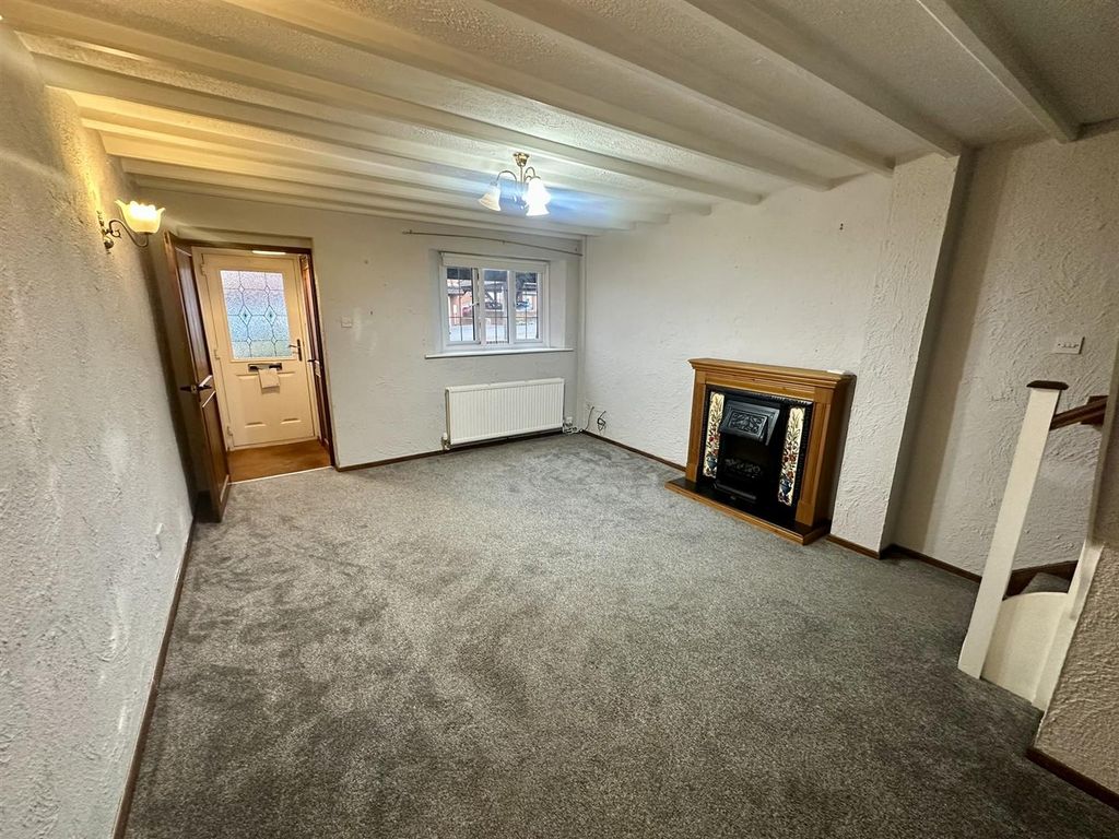 Property photo 3 of 11 Living Room (1/2)