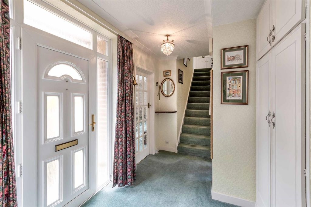 Property photo 2 of 23 Entrance Hall
