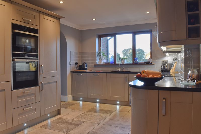 Property photo 3 of 19 Photo 16