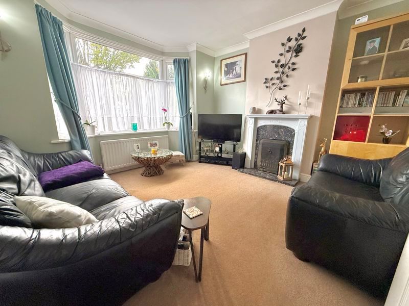 Property photo 2 of 17 Lounge