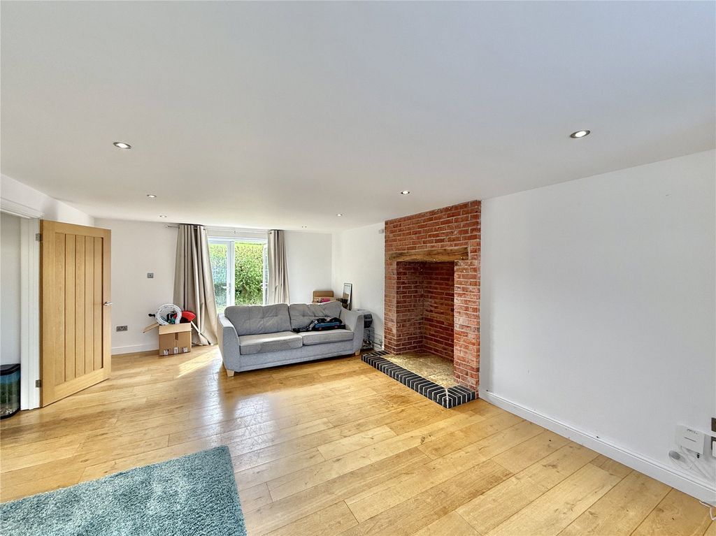 Property photo 2 of 19 Picture No. 18