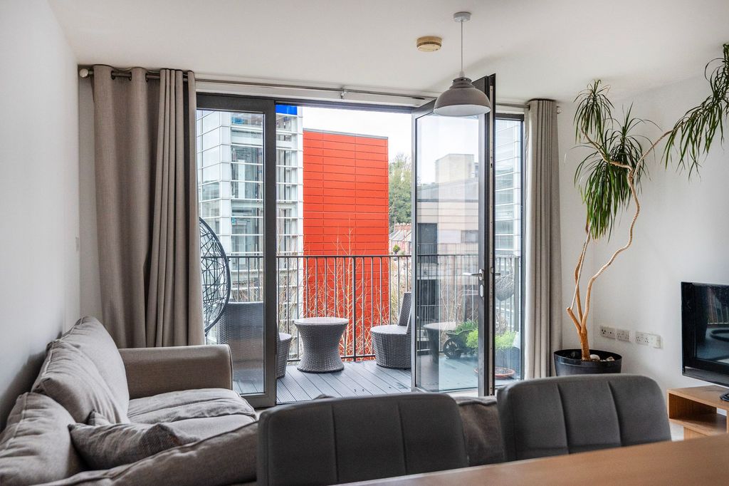 Property photo 3 of 20