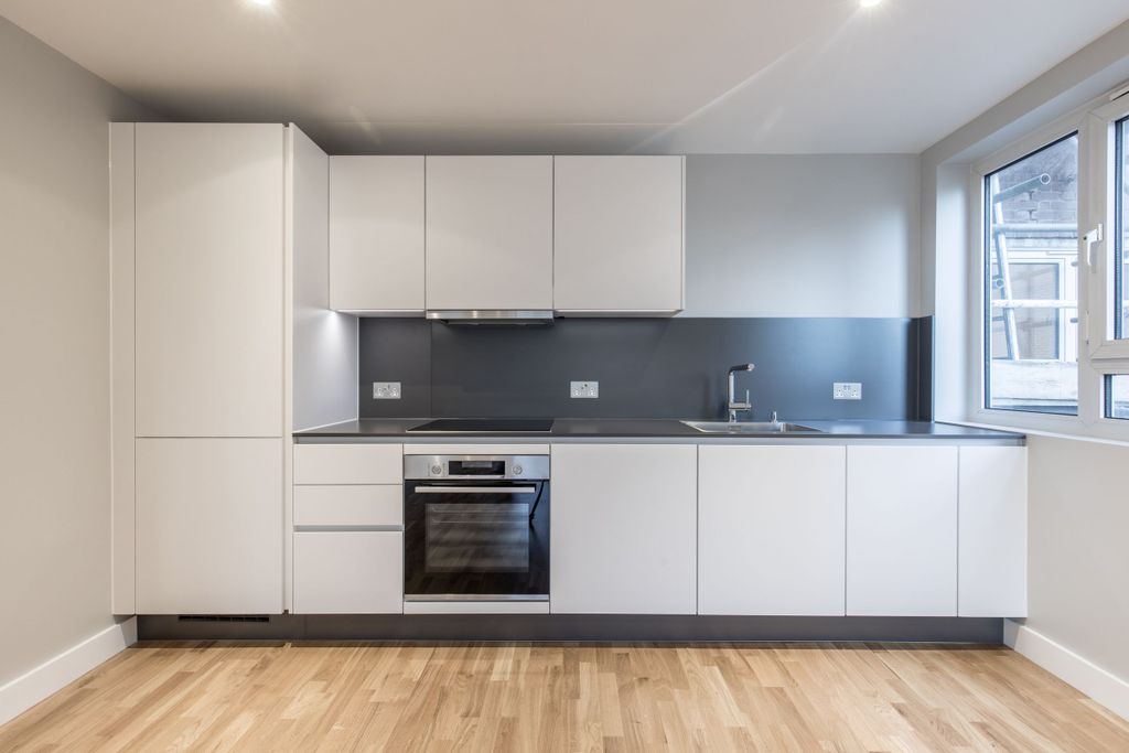 Property photo 3 of 12 Kitchen