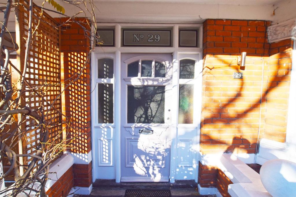 Property photo 2 of 31