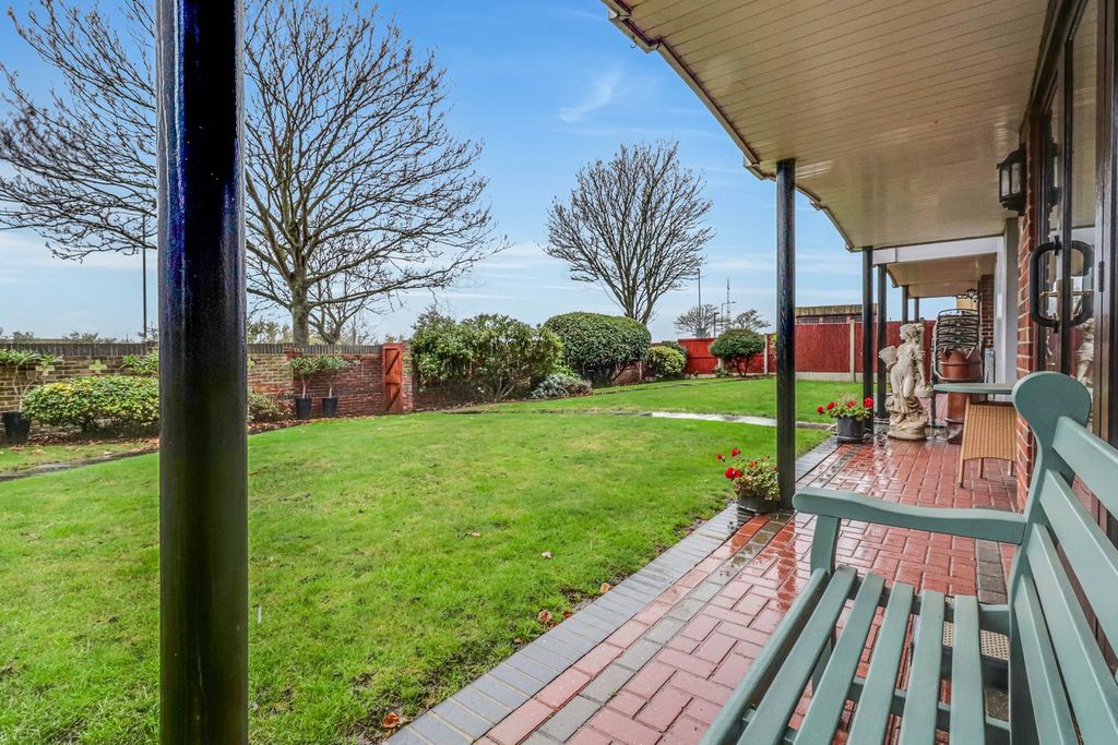 Property photo 2 of 20