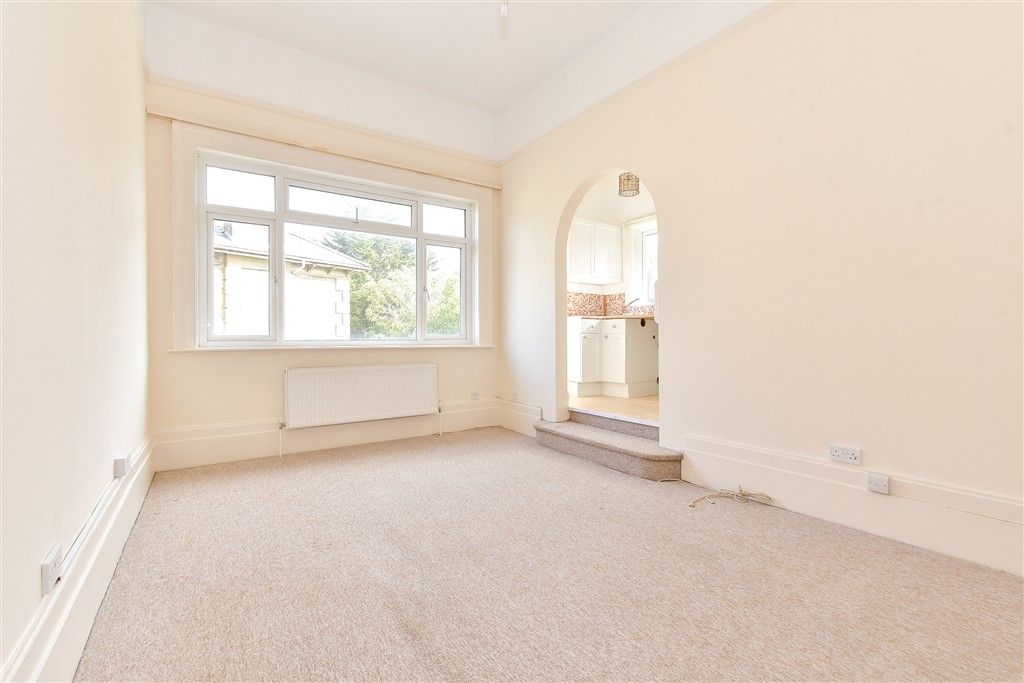 Property photo 1 of 11 Lounge